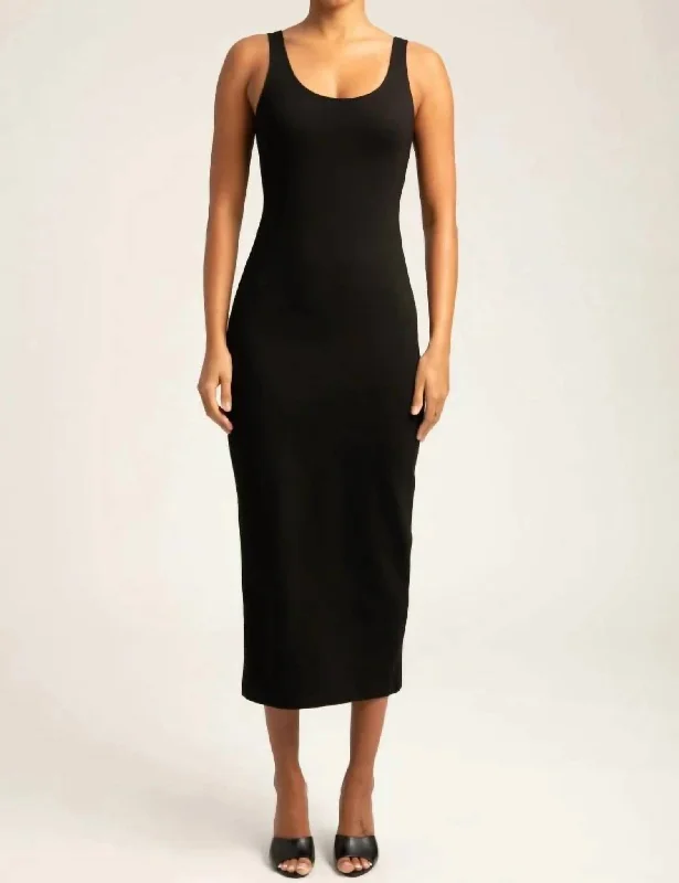 Scoop Neck Rib Dress In Black